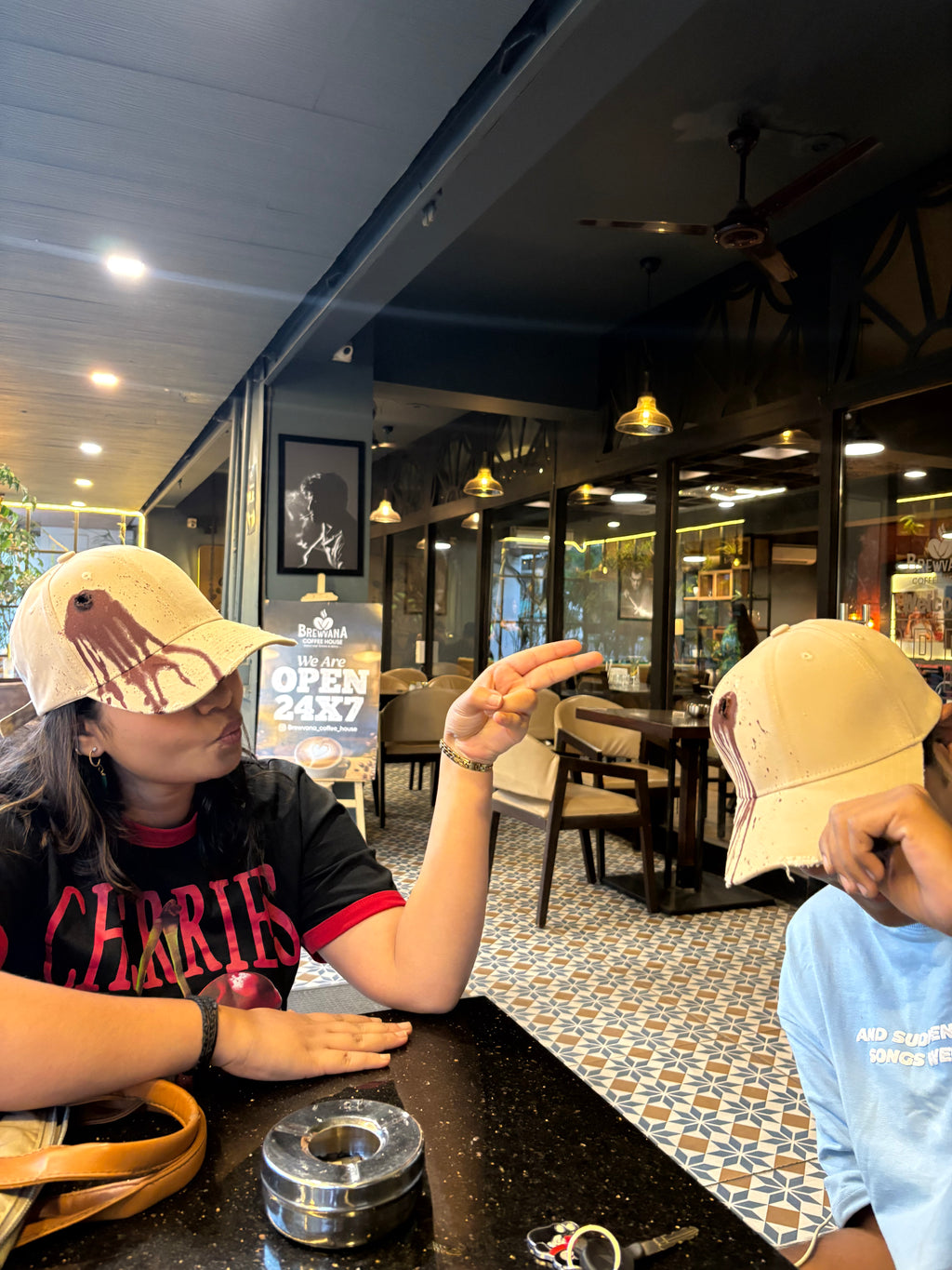 HEAD TRAUMA BEIGE - CAP